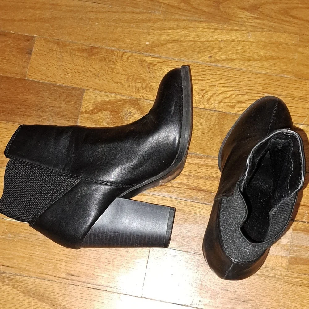 Heart in D black leather heel boots good used condition - Picture 3 of 6